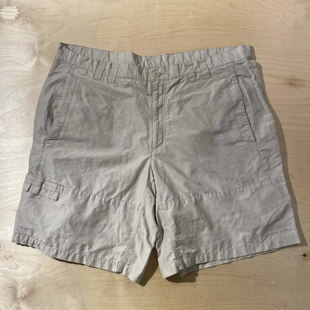 Columbia Men's Tan PFG  Cargo Shorts 42 (OM)